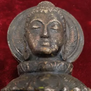 مجسمه قدیمی برنجی