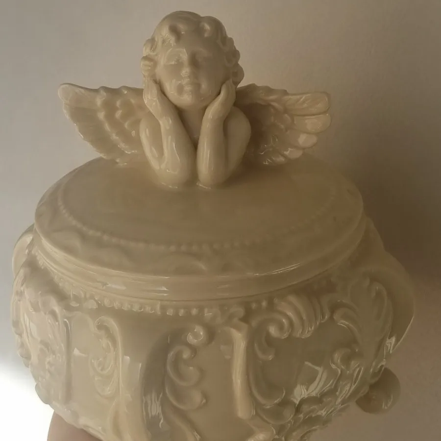 شکلاتخوری لمونژ فرشته