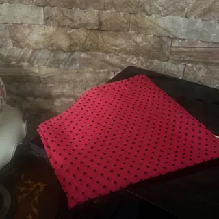 شال و روسری قرمز خالخالی