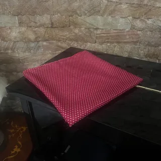 شال و روسری قرمز خالخالی