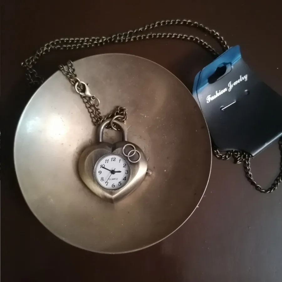 ساعت گردنبندی برنزی