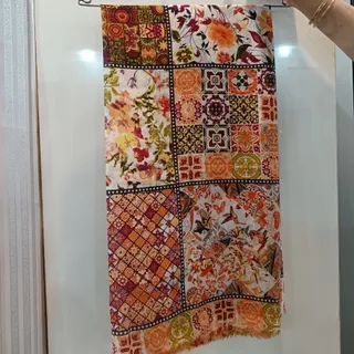 روسری چهارگوش بلند