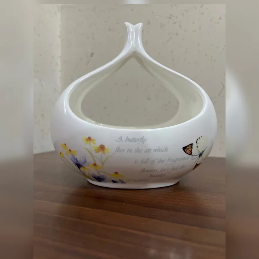 شکلات و آجیل خوری