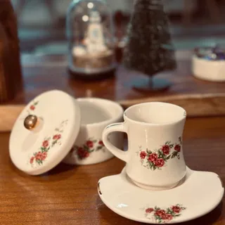ست فنجون و نعلبکی و قندون