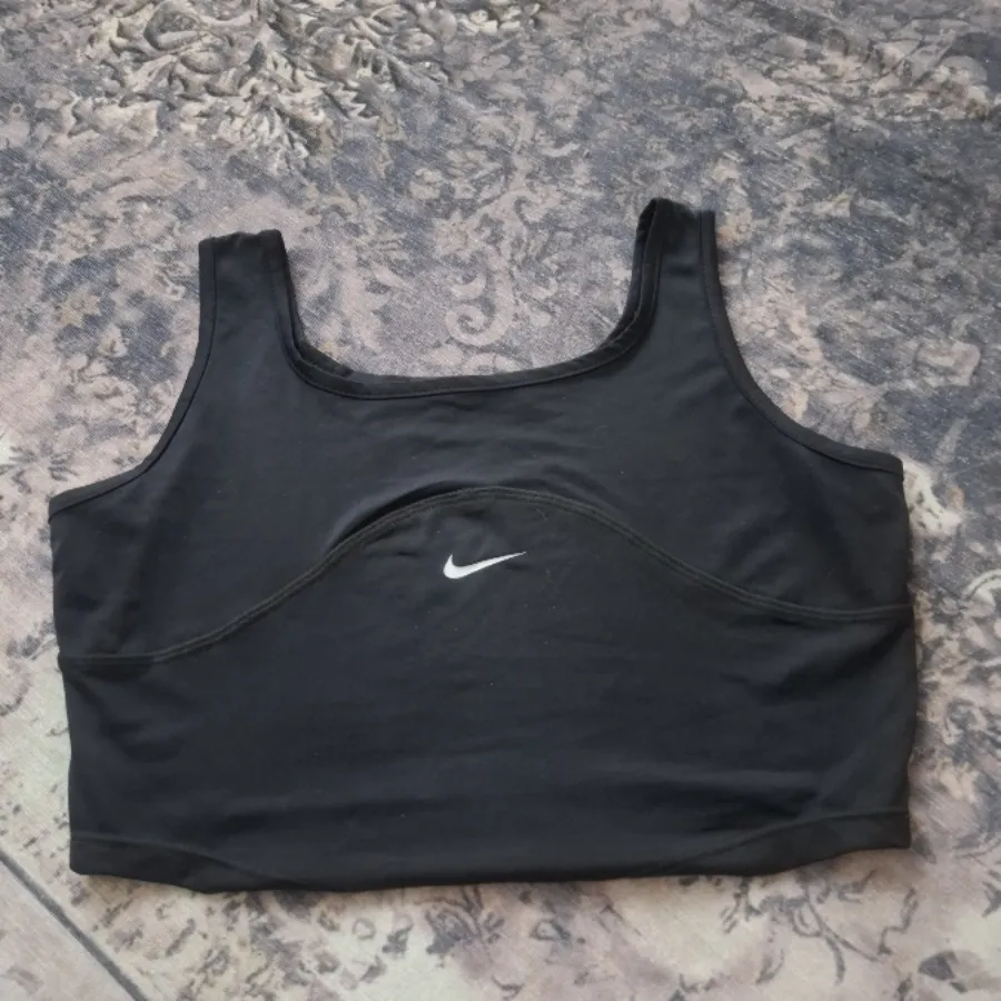 نیم تنه ی ورزشی