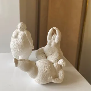 مجسمه یوگی گِرل