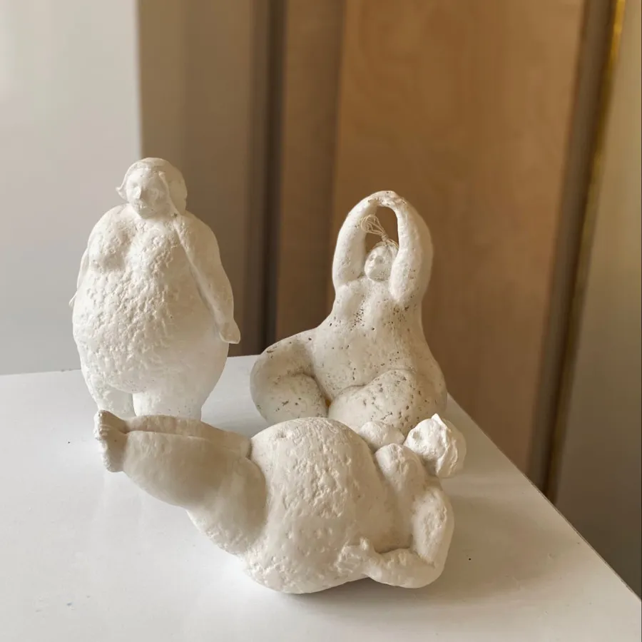 مجسمه یوگی گِرل