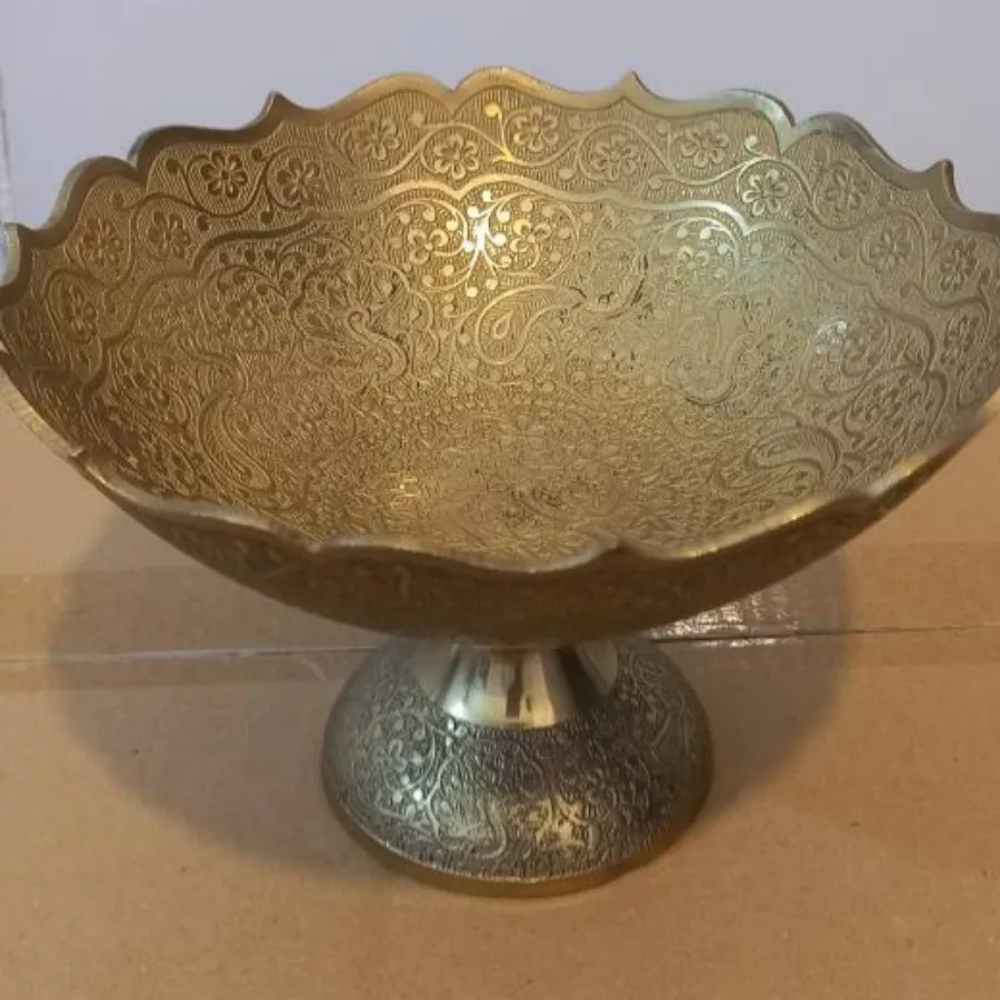 ظرف برنزی قلم کاری
