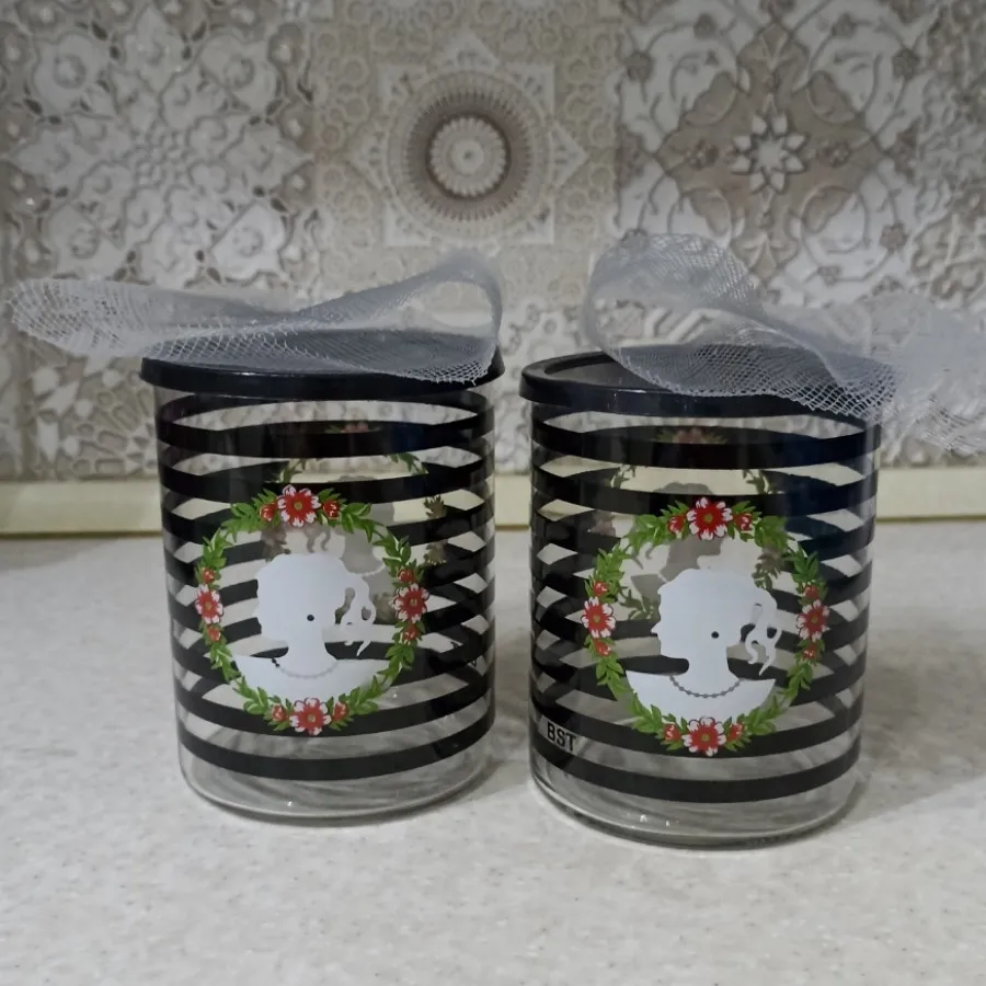 بانکه شیشه ای در پلاستیکی