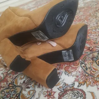 بوت قهو ه ای  کاملا نو نو