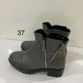 نیم بوت چرم طوسی r&w