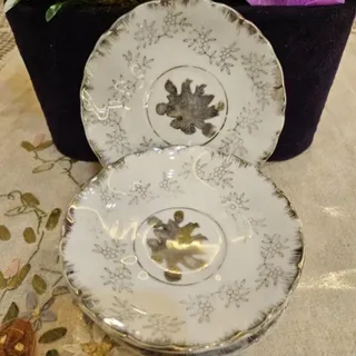 یکدست نعلبکی قدیمی