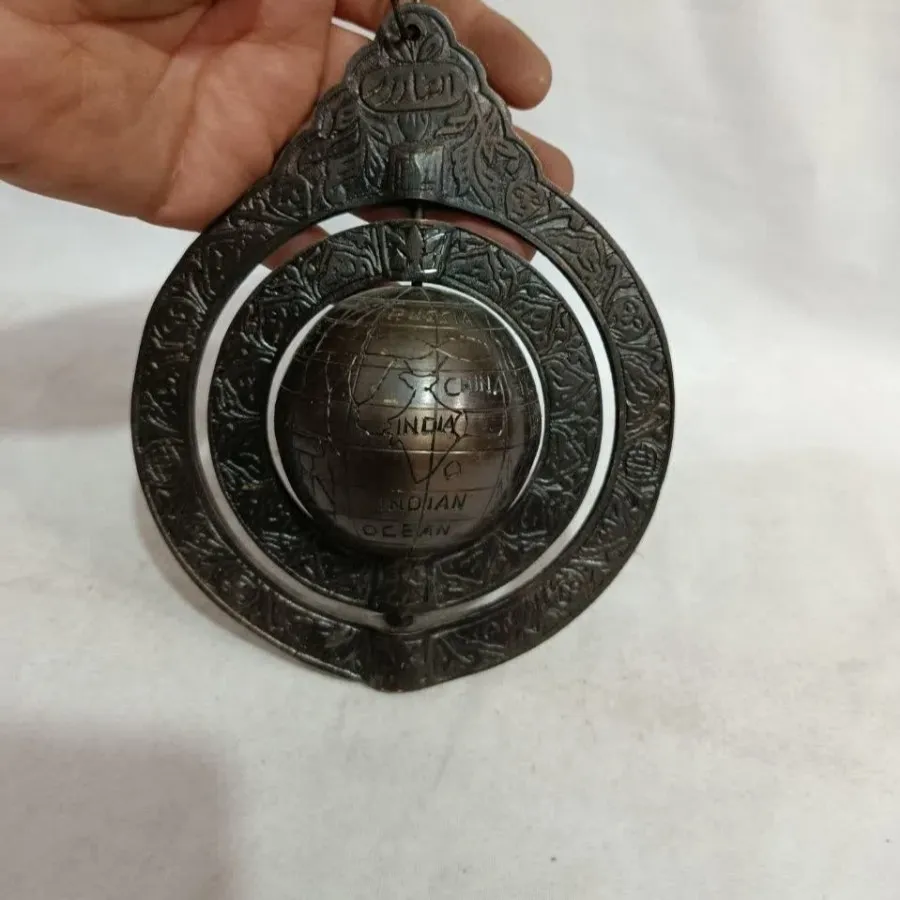 دیوارکوب فلزی قدیمی