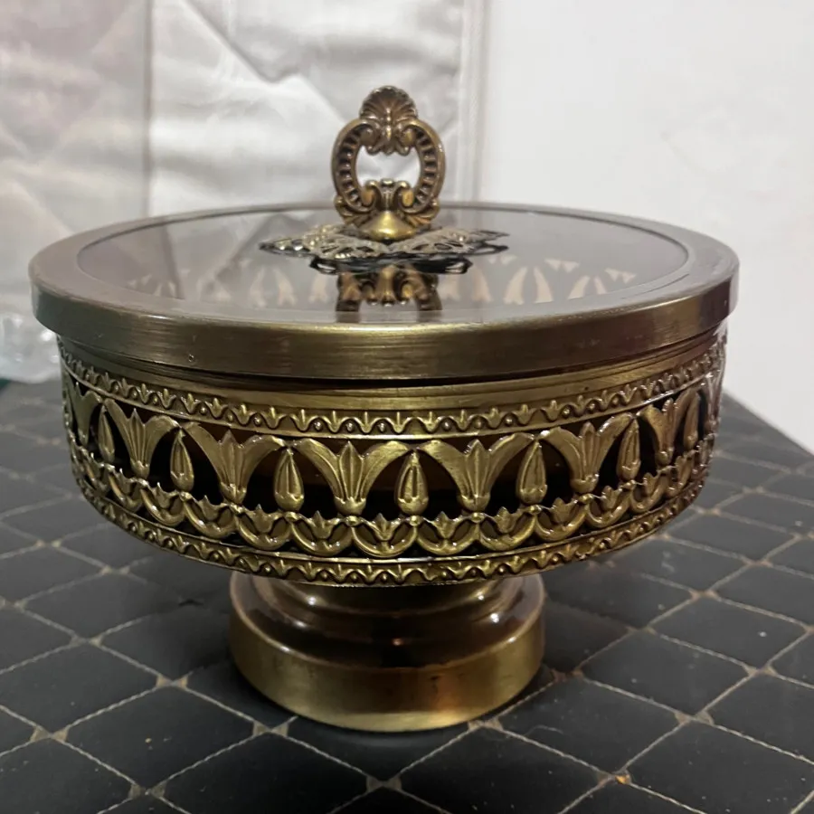 شکلات خوری فلزی