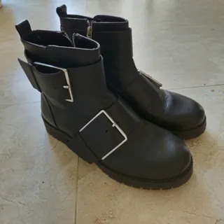 بوت استرادیواریوس