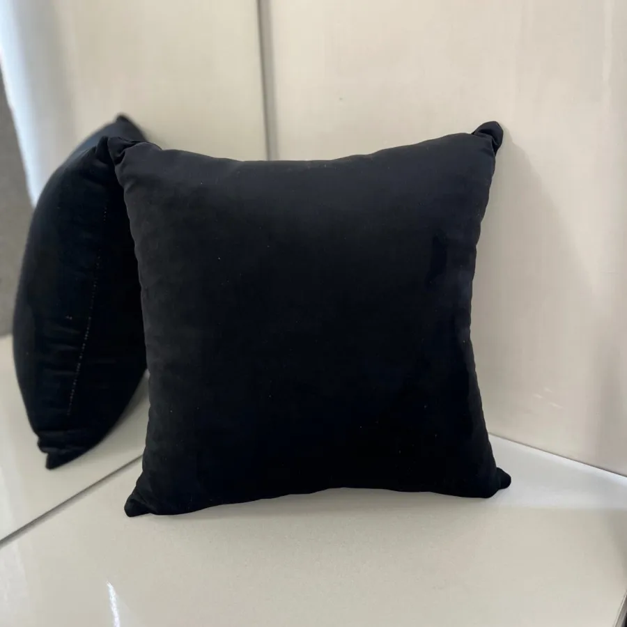 کوسن مخمل مشکی