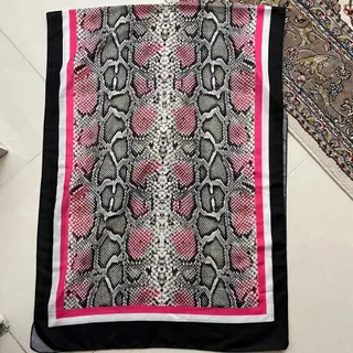 شال مشکی سرخابی