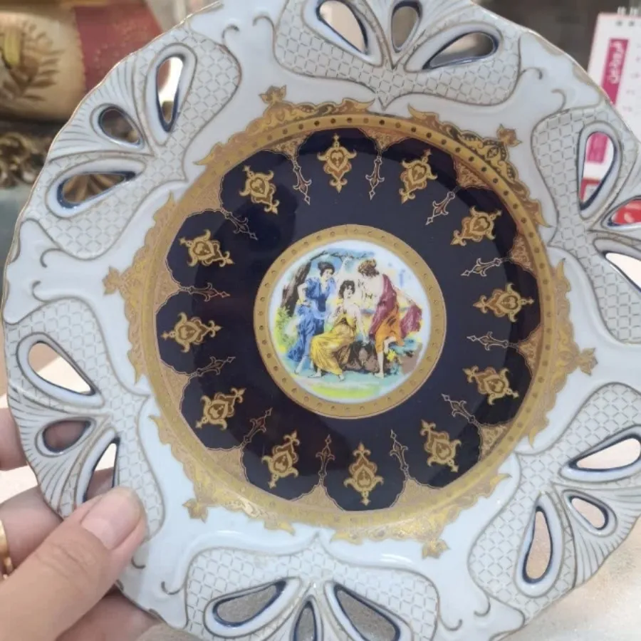 ظرف پایه دار