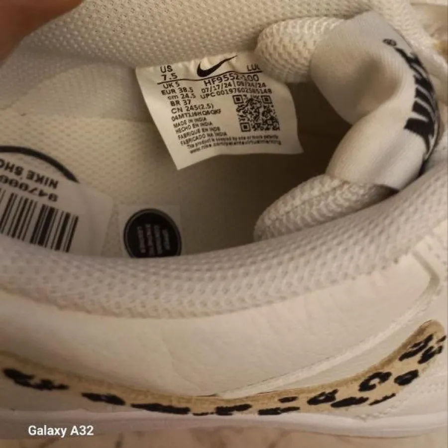 کفش nike کرم