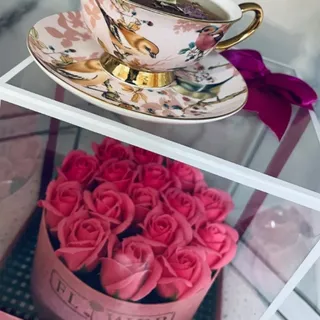 باکس کادویی  گل رز مصنوعی