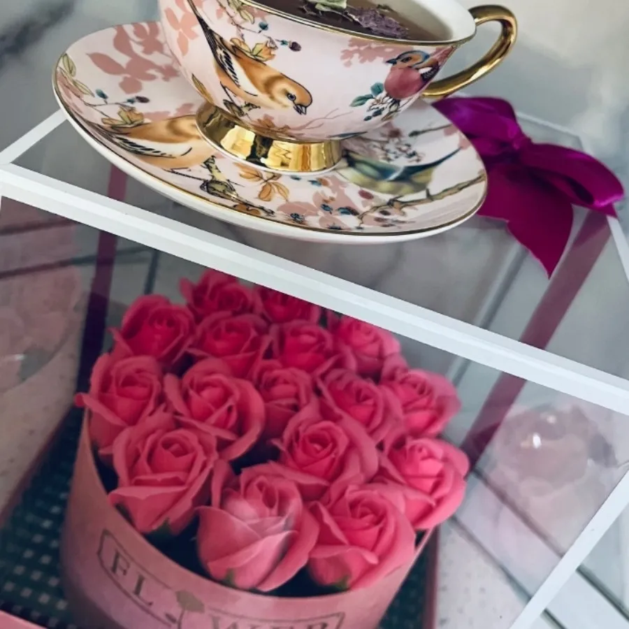 باکس کادویی  گل رز مصنوعی