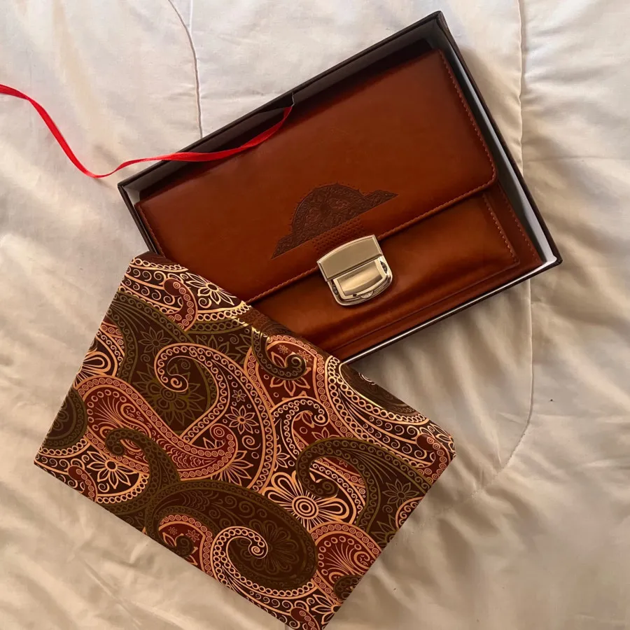 کلاسور چرم