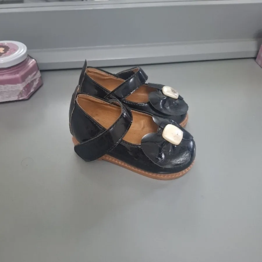 کفش بچگانه