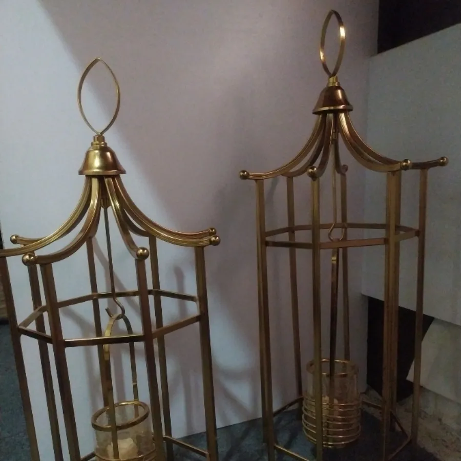 فانوس کنار سالن