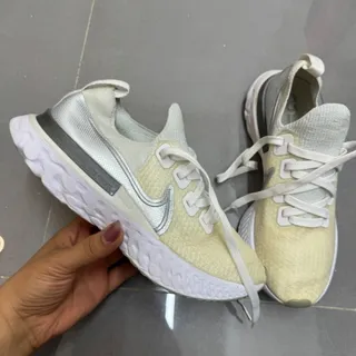 Katooni nike