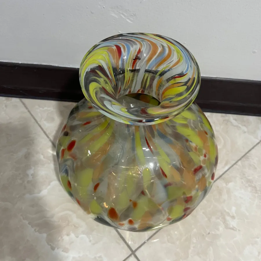 گلدان شیشه ای رنگی