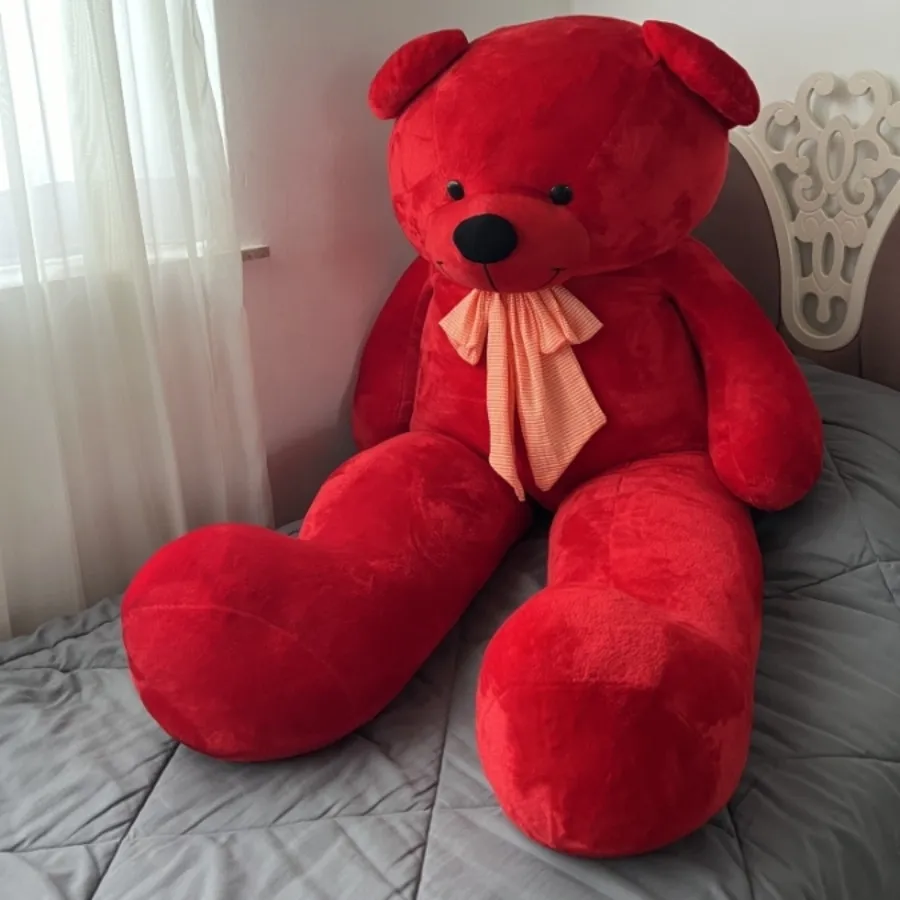 عروسک خرس قرمز خوشرنگ