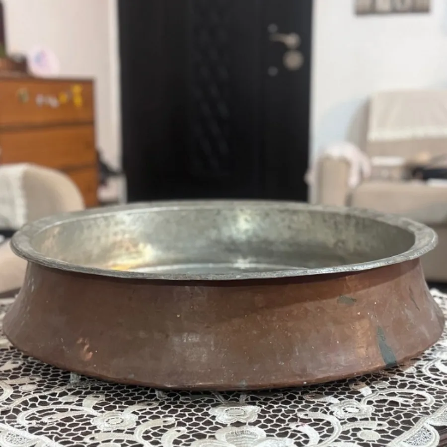 ظرف  بزرگ مسی  قدیمی