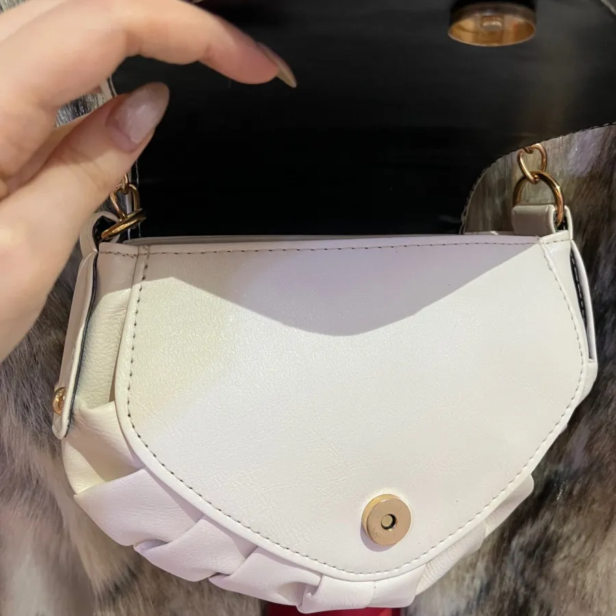 کیف استخونی کرمی
