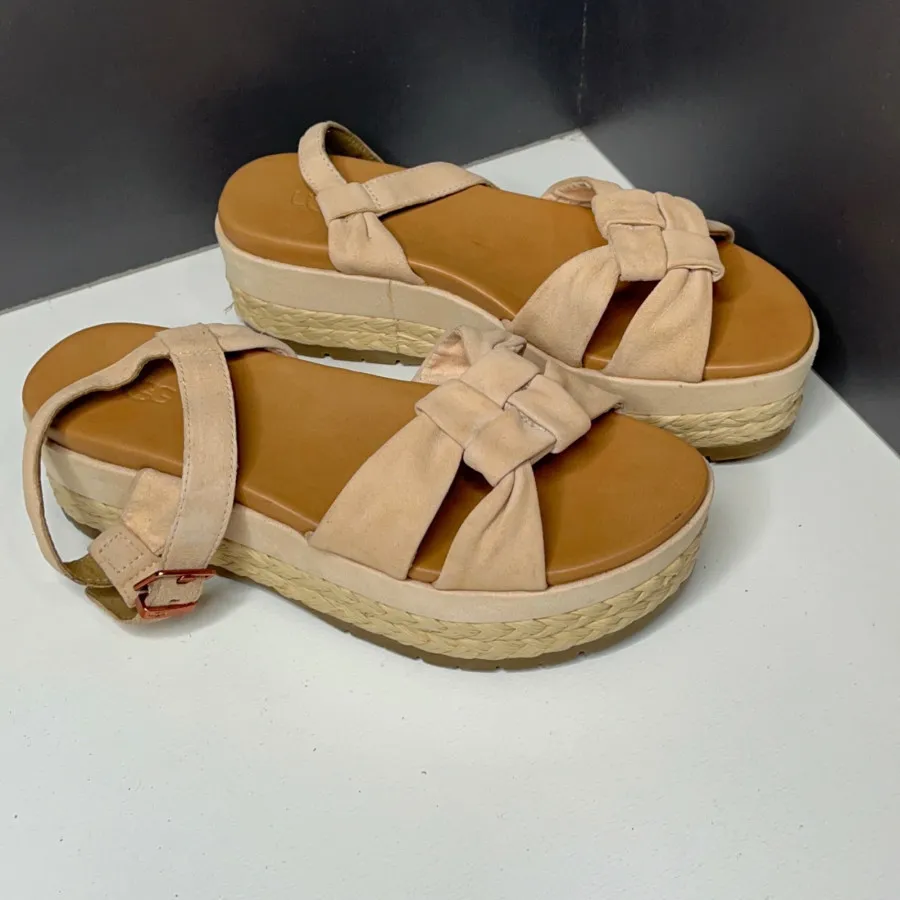 صندل شیک و اصل UGGسایز38