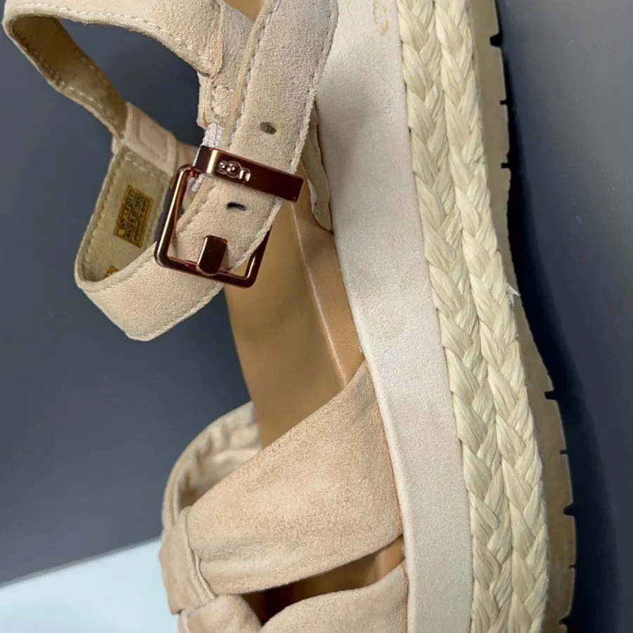 صندل شیک و اصل UGGسایز38