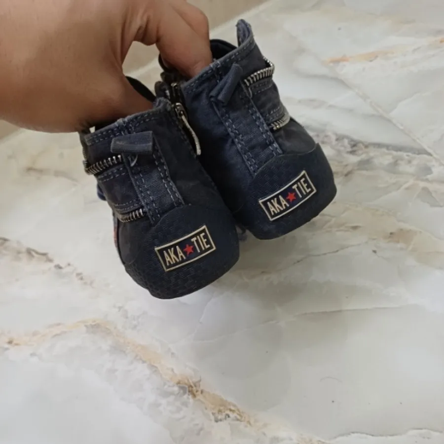 کفش بچگانه کتونی سایز 32
