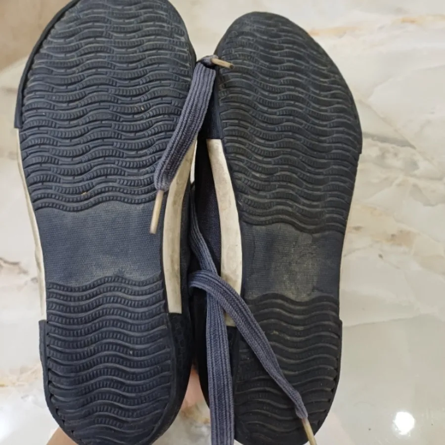 کفش بچگانه کتونی سایز 32