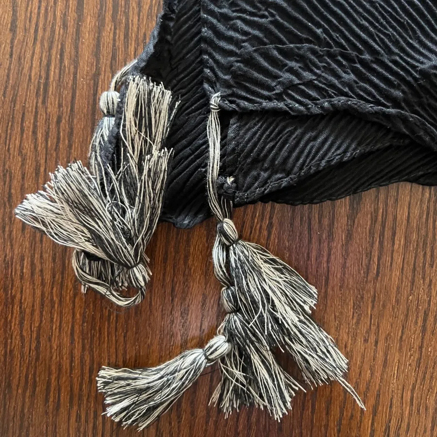 شال پلیسه مشکی