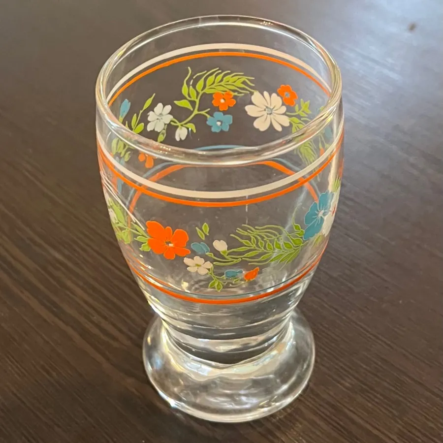 لیوان گلدار قدیمی
