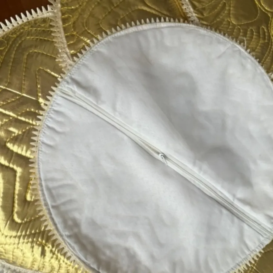 کوسن طلایی