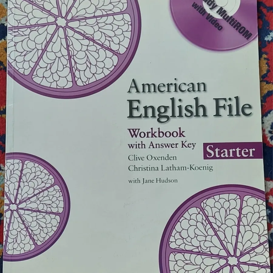 کتاب زبان انگلیسی و دفتر