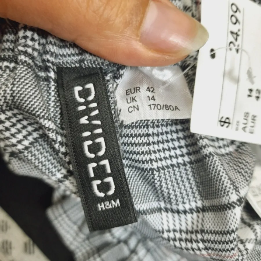 شلوارک برند ‌‌H & M