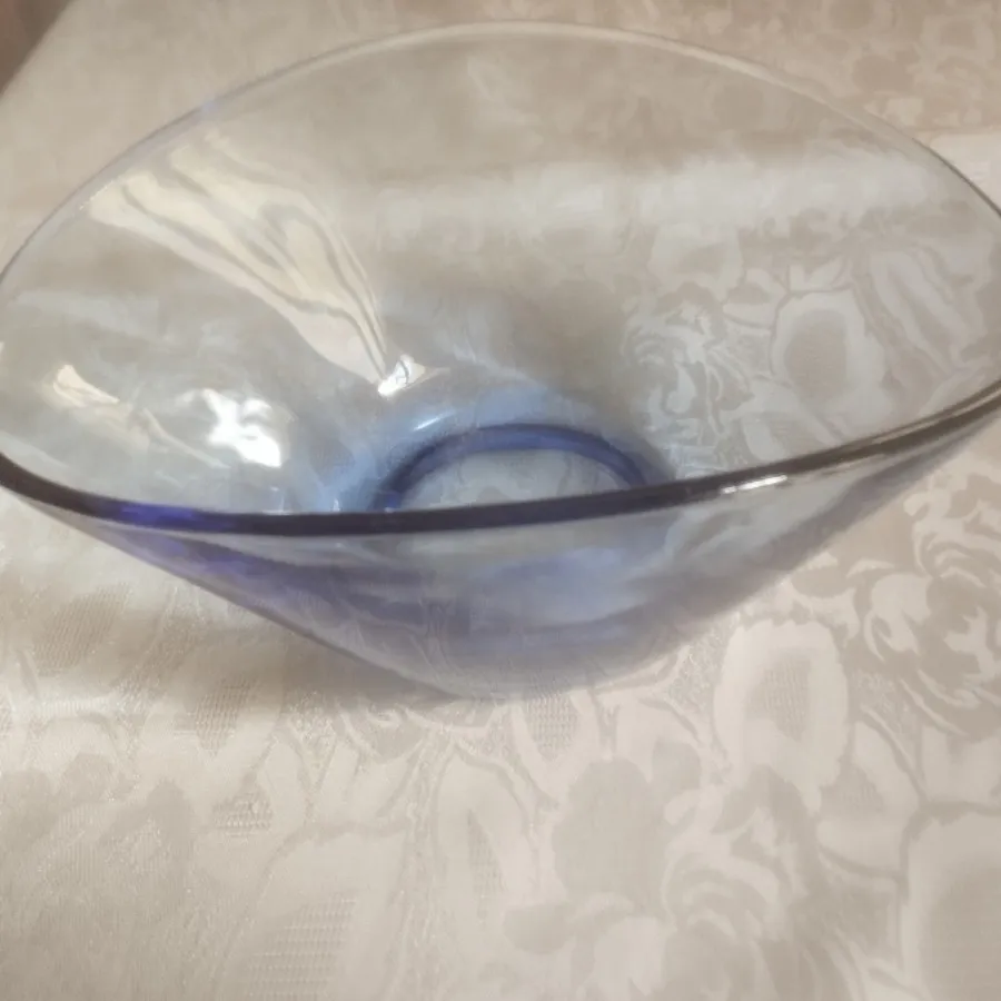 ظرف شیشه ای ابی