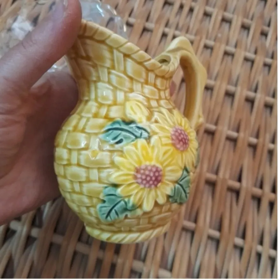 پارچ کوچک قدیمی