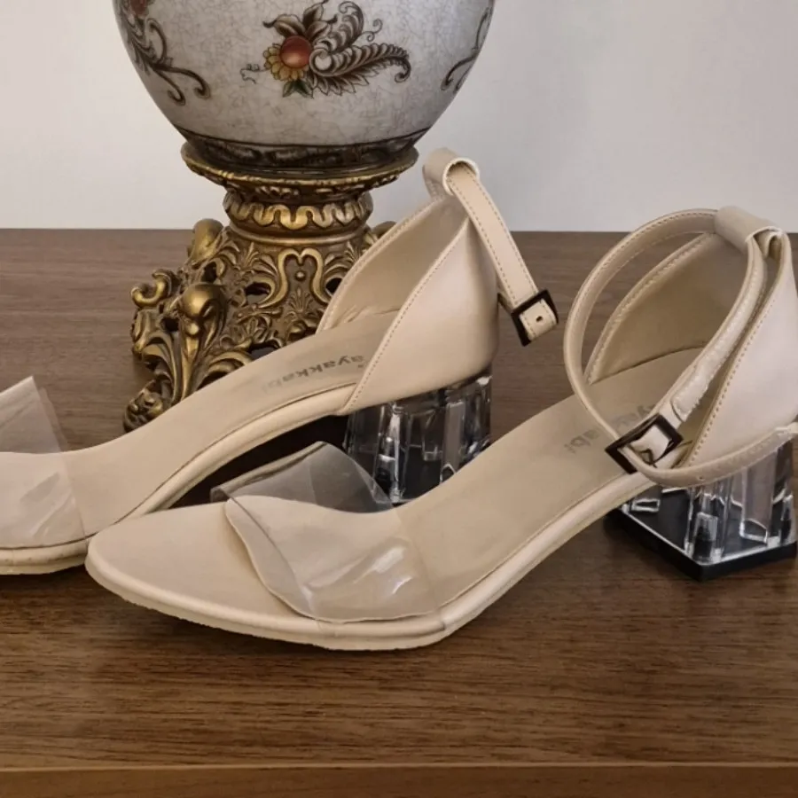 کفش طلقی پاشنه شیشه ای