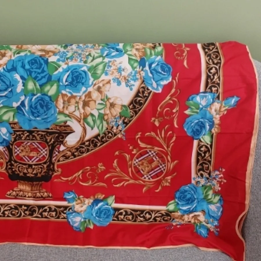 روسری قرمز