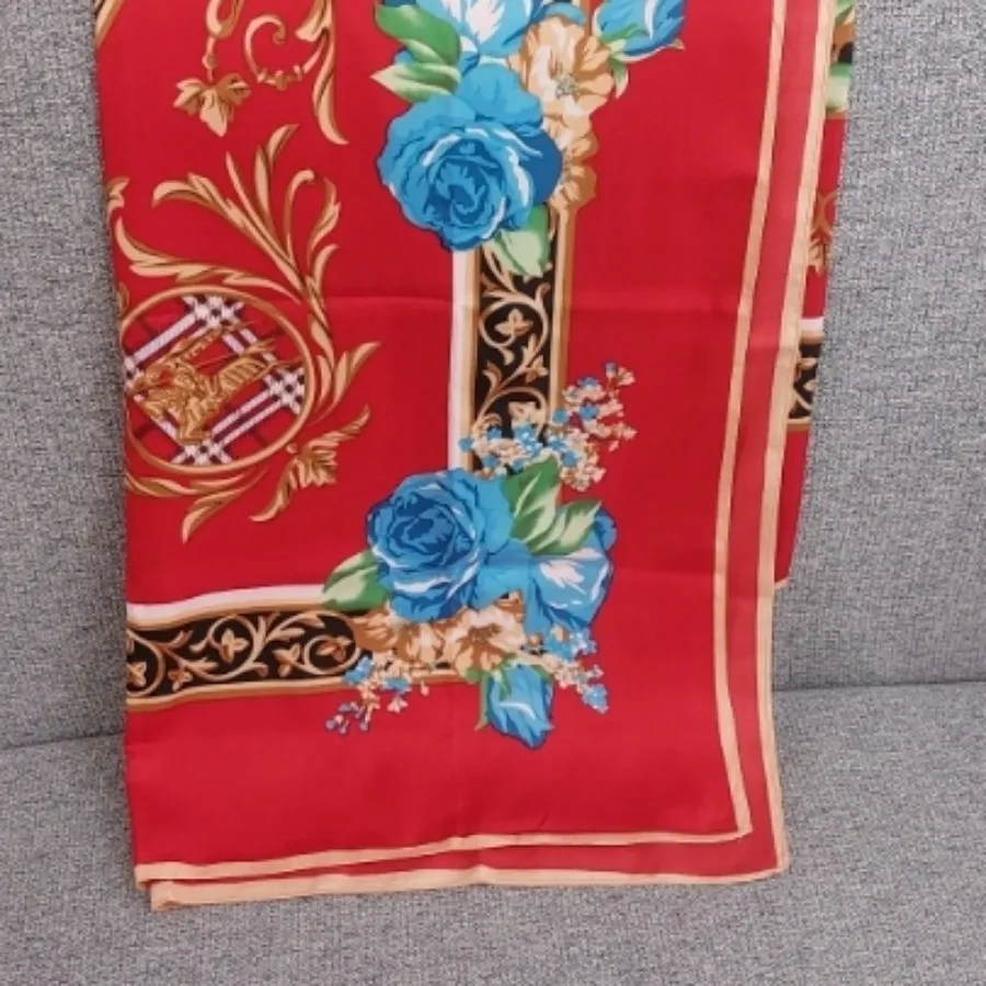 روسری قرمز