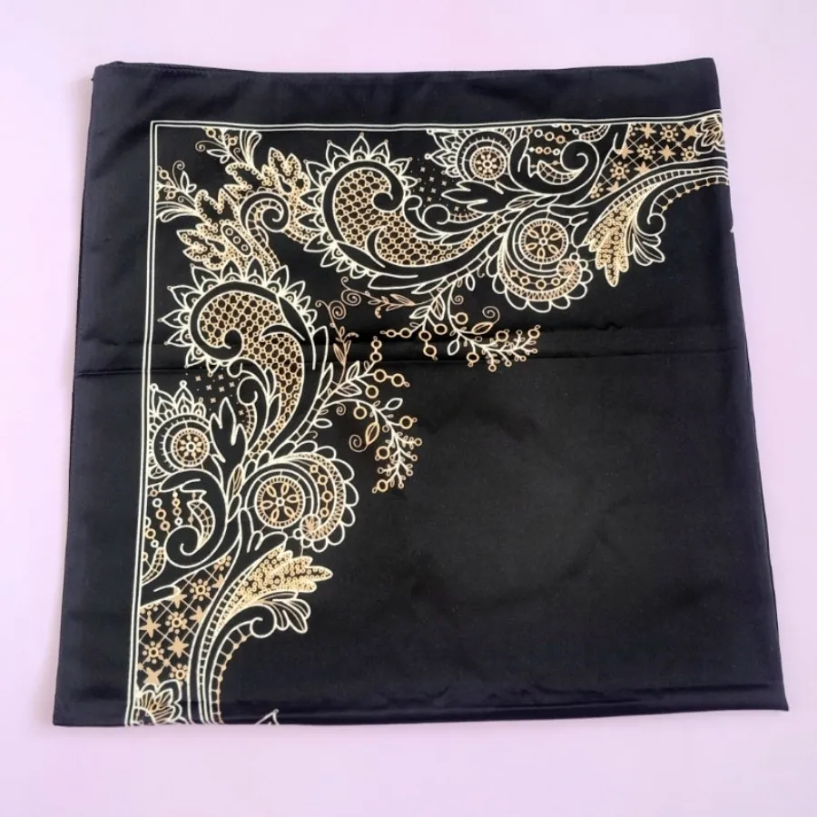 روسری مشکی طرحدار