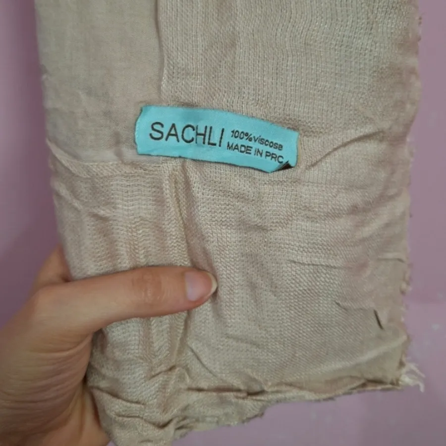 روسری قواره دار کرمی