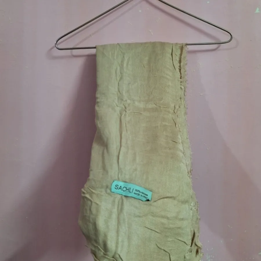 روسری قواره دار کرمی